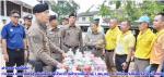 ตำรวจน่านปลื้มใจ! ท่าน พล.ต.อ.กิตติ์รัฐ พันธุ์เพ็ชร์ ผู้บัญชาการตำรวจแห่งชาติ ( ผบ.ตร. ) (มาซับน้ำตาตำรวจน่าน!) มีผู้การฯ ท่าน พล.ต.ต.ดเรศ กัลยา และผกก.เมืองน่าน ท่าน พ.ต.อ. ชาญณรงค์ รัชตประทาน คอยให้การต้อนรับและรายงานสถานการณ์ ต่างๆที่น้ำท่วมได้รับความเ